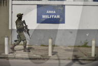 REPORTAGE - Brasilien: Militär sucht in den Slums von Rio de Janeiro nach  Drogen