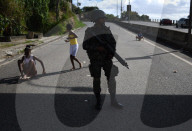 REPORTAGE - Brasilien: Militär sucht in den Slums von Rio de Janeiro nach  Drogen