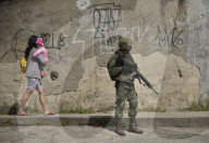 REPORTAGE - Brasilien: Militär sucht in den Slums von Rio de Janeiro nach  Drogen
