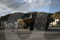 REPORTAGE - Brasilien: Militär sucht in den Slums von Rio de Janeiro nach  Drogen