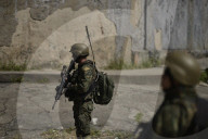 REPORTAGE - Brasilien: Militär sucht in den Slums von Rio de Janeiro nach  Drogen