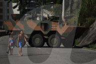 REPORTAGE - Brasilien: Militär sucht in den Slums von Rio de Janeiro nach  Drogen