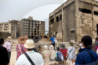 FEATURE - Die verfallene "Kriesgsschiff-Insel" Hashima bei Nagasaki ist eine Touristenattraktionl