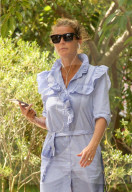 PEOPLE - Gwyneth Paltrow telefoniert sich durch die Hamptons