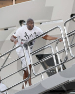 PEOPLE - Magic Johnson geht shoppen in den Ferien in St. Tropez