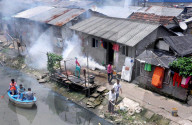 NEWS - Indien: Chemikalien Sprayaktion gegen Moskitos in Kalkutta