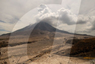  NEWS - Indonesien: Der Vulkan Sinabung ist weiterhin aktiv