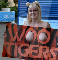 FEATURE - 'Streak for Tigers': Nackte Tiger für den London Zoo