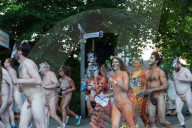 FEATURE - 'Streak for Tigers': Nackte Tiger für den London Zoo