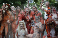 FEATURE - 'Streak for Tigers': Nackte Tiger für den London Zoo