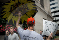 NEWS - Chicago: Demonstrationen gegen Rassisten Aufmarsch