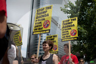 NEWS - Chicago: Demonstrationen gegen Rassisten Aufmarsch