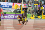 NEWS - London Leichtathletik WM: Usain Bolt verabschiedet sich mit einem "Purzelbaum"