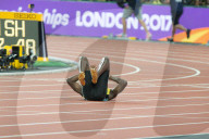 NEWS - London Leichtathletik WM: Usain Bolt verabschiedet sich mit einem "Purzelbaum"