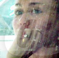 EXKLUSIV - Hat sie heimlich geheiratet? Miley Cyrus mit Riesenklunker am Finger