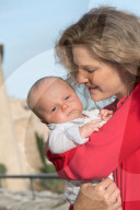 PEOPLE - Stolze Eltern: Francois und Theresa von Orleans stellen Prinz Philippe vor