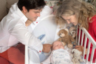 PEOPLE - Stolze Eltern: Francois und Theresa von Orleans stellen Prinz Philippe vor