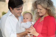 PEOPLE - Stolze Eltern: Francois und Theresa von Orleans stellen Prinz Philippe vor