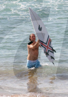 PEOPLE - George Mason steht für "Home and Away" vor der Linse
