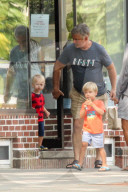 PEOPLE - Hilaria Baldwin hat ihre Rasselbande im Griff