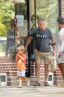 PEOPLE - Hilaria Baldwin hat ihre Rasselbande im Griff