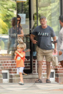 PEOPLE - Hilaria Baldwin hat ihre Rasselbande im Griff