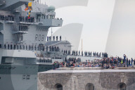 NEWS - Die HMS Queen Elizabeth auf dem Weg nach Portsmouth 