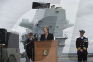 NEWS - England: Theresa May besucht die Marines in Portsmouth