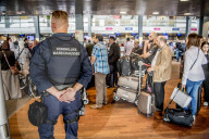 NEWS - Rotterdam: Verstärkte Sicherheitskontrollen am Flughafen führen zu Wartezeiten