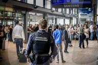 NEWS - Rotterdam: Verstärkte Sicherheitskontrollen am Flughafen führen zu Wartezeiten