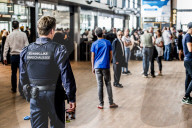 NEWS - Rotterdam: Verstärkte Sicherheitskontrollen am Flughafen führen zu Wartezeiten