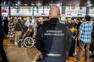 NEWS - Rotterdam: Verstärkte Sicherheitskontrollen am Flughafen führen zu Wartezeiten