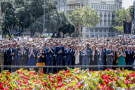 NEWS - Terrorattacke in Barcelona: Mariano Rajoy und König Felipe gedenken den Opfern