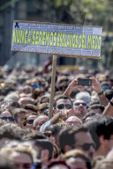 NEWS - Terrorattacke in Barcelona: Mariano Rajoy und König Felipe gedenken den Opfern