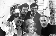 PEOPLE - Schauspieler Bruce Forsyth im Alter von 89 gestorben