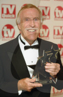 PEOPLE - Schauspieler Bruce Forsyth im Alter von 89 gestorben