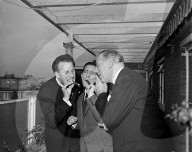 PEOPLE - Schauspieler Bruce Forsyth im Alter von 89 gestorben