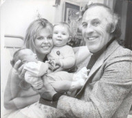 PEOPLE - Schauspieler Bruce Forsyth im Alter von 89 gestorben