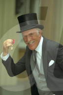 PEOPLE - Schauspieler Bruce Forsyth im Alter von 89 gestorben
