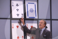 PEOPLE - Schauspieler Bruce Forsyth im Alter von 89 gestorben