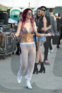 PEOPLE - Bella Thorne feiert am Billboard Hot 100 Music Festival
