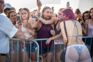 PEOPLE - Bella Thorne feiert am Billboard Hot 100 Music Festival