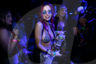 PEOPLE - Bella Thorne feiert am Billboard Hot 100 Music Festival
