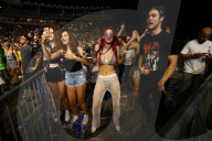 PEOPLE - Bella Thorne feiert am Billboard Hot 100 Music Festival