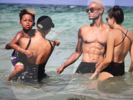 PEOPLE - Amber Rose kühlt sich mit ihren Kids in Miami ab