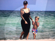 PEOPLE - Amber Rose kühlt sich mit ihren Kids in Miami ab