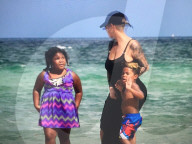 PEOPLE - Amber Rose kühlt sich mit ihren Kids in Miami ab