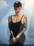 PEOPLE - Amber Rose kühlt sich mit ihren Kids in Miami ab