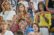 PEOPLE - Schwangere Cathy Hummels fiebert im Fussballstadion mit