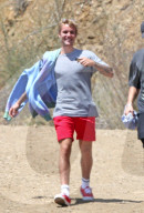 PEOPLE - Justin Bieber walkt durch die Hills